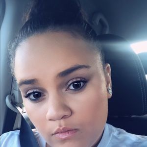 Meet your Posher, Estefania